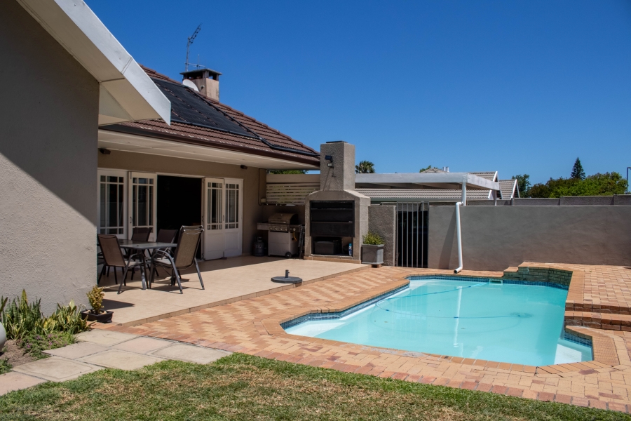 4 Bedroom Property for Sale in Roundhay Western Cape